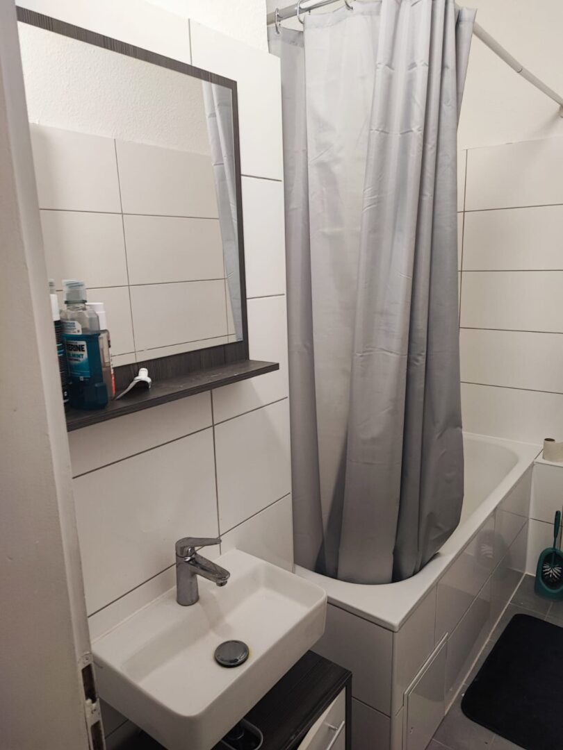 1.OG links Badezimmer