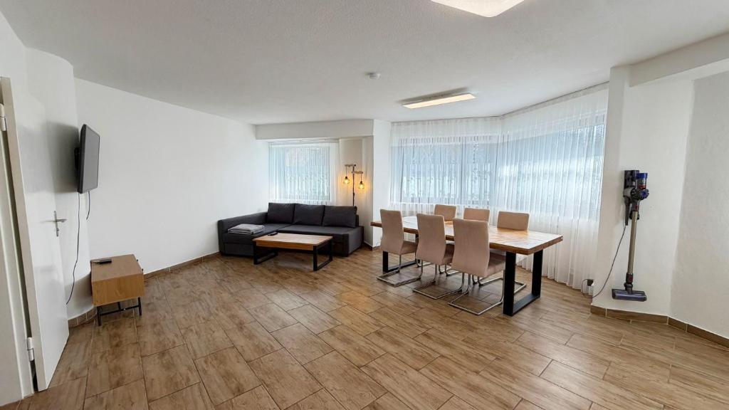Wohnzimmer / Essbereich