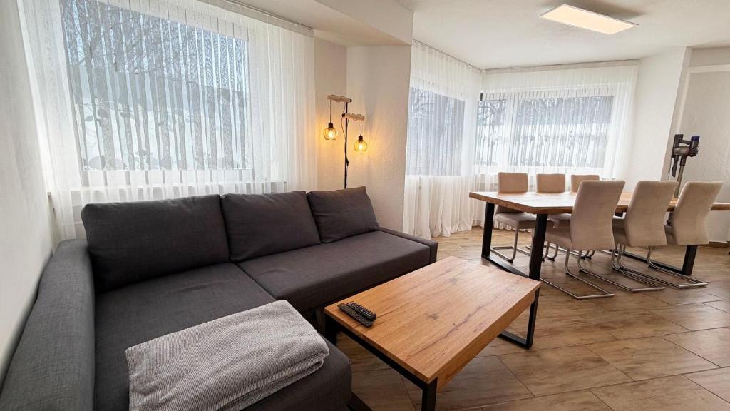 Wohnzimmer / Essbereich